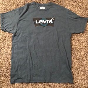 Levi’s tee